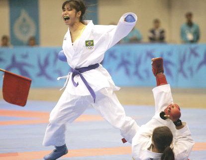 Aluna de Educação Física conquista medalha no Pan